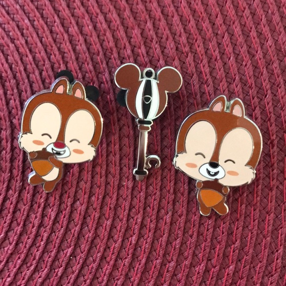Disney Other - Disney Chip and Dale pins